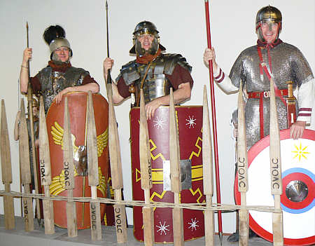 Römische Legionäre zum Anfassen am Aktionstag im Römerkastell Saalburg