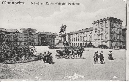 Mannheim, der Schlosshof mit dem Kaiser-Wilhelm-Denkmal (vor 1914) 