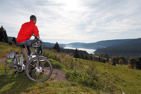 E-Biking am Schluchsee. © HTB