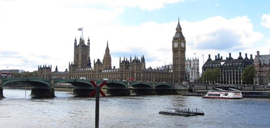London, Westminster Palace von der gegenüberliegenden Themseseite gesehen