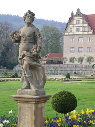 Präsentation von Formgehölzem im Schlossgarten Weikersheim