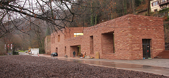 Besucherzentrum Schloss Heidelberg vor der Neuanlage der Grünflächen 2013