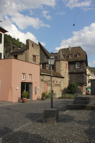 Kaub: Kurpfälzisches Amtshaus mit Zollschreiberei, über dem Eingang das kurpfälzische Wappen von 1485