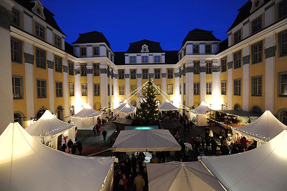 Weihnachtsmarkt im Innenhof von Schloss Tettnang. Foto: Timo Kreiter Stadtmarketing Tettnang/ssg