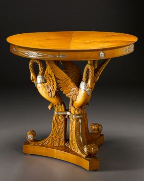 Tisch der "Schwanengarnitur" aus dem Boudoir der Toskanazimmer . BSV