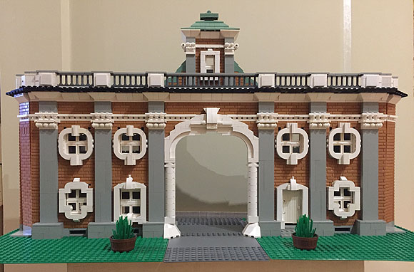 Lego-Ausstellung Bruchsal: Der Torbau zwischen Schloss und Kanzlei, in Lego nachgebaut. Foto: ssg