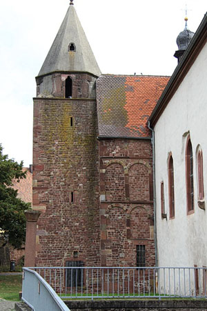 Ladenburg, romanischer Turm der Sebastianskirche (12. Jh.)