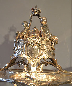Silberaufsatz aus dem großherzoglich badischen Tafelschmuck in Schloss Mannheim