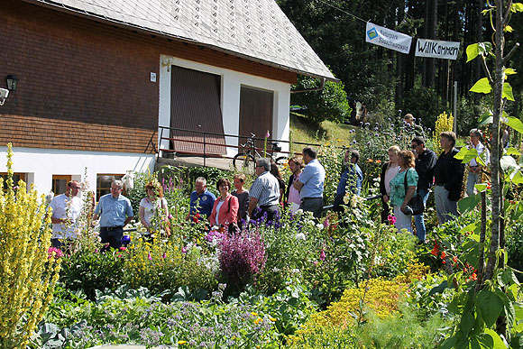 Naturpark-Brunch: Bei der Hof- und Bauerngartenführung. Foto © Naturpark Südschwarzwald