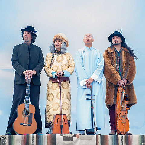 Mathias Duplessy & 3 Violins of the World - Crazy Horse. Foto: Thibault Depuyfontaine