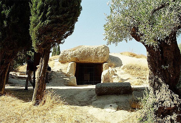 Hügelgrab der Bronzezeit (ca. 2500 v. Chr.) bei Antequera (Spanien). Foto: Wikimedia Commons/Manfred Werner (Tsui, CC BY-SA 3.0)