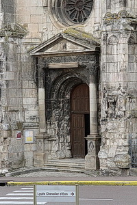 Renaissanceportal mit Dreiecksgiebel