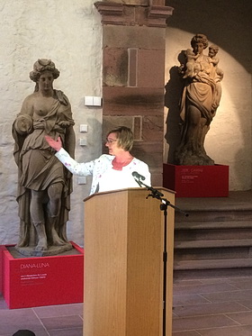 Die baden-württembergische Finanzministerin Edith Sitzmann bei der Eröffnugn des Themenjahrs im Ottheinrichsbau des Heidelberger Schlosses