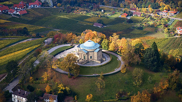 Grabkapelle auf dem Württemberg aus der Luft gesehen