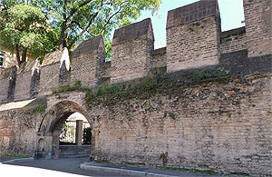 Mittelalterliche Mauer im Viertel St. Madeleine in Straßburg