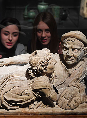 Urnendeckel mit Ehepaar, Volterra, Ende 3. Jh. v.Chr., Volterra, Museo Etrusco Guarnacci © Badisches Landesmuseum, Foto: Uli Deck