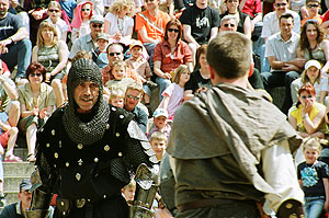 Szenen aus früheren Jahren: Bruchsaler Bergfriedspactaculum: Kämpferische Rittersleut 