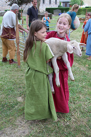 Begeisterung bei der Ausstellung "Vom Schaf zur Wolle"