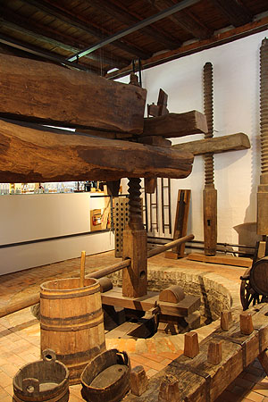 Die Weinpresse (Torkel) im klösterlichen Weinkeller