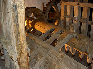 Wasserrad und Knochenmühle des hstorischen Unteren Wasserwerks am Schlossgarten