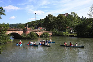 Kanusportler auf der Tauber bei Wertheim