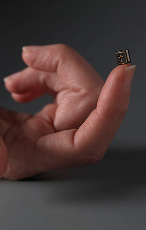 Vaterunser. Mainz, 1958, Lateinisches Manuskript auf Pergament, 0.45 x 0.45 cm