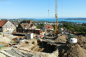 Ausgrabungsstelle von Norden mit Blick über den See (Quelle: fodilus GmbH, Dr. Ralf Keller)