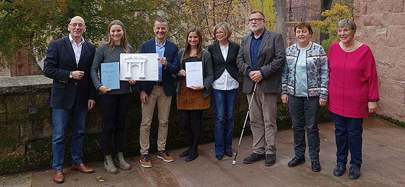 Die Beteiligten am Programm der inklusiven Begegnung mit dem Schloss