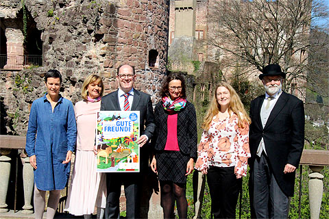 Das Team des Service-Centers mit Frank Krawcyk von den Staatlichen Schlössern und Gärten, Tanja Schädel vom Apothekenmuseum und der Rollenfigur "Charles de Graimberg"
