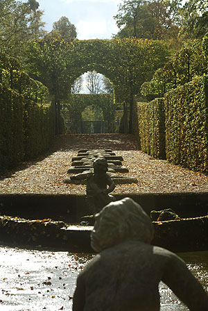 Herbstimpressionen: Vogelbad im Schwetzinger Schlossgarten