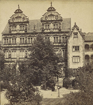 Friedrichsbau um 1870. Albuminabzug. Rijksmuseum Amsterdam. Wikimedia Commons