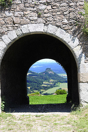 Hohentwiel: Duchblick zum Hohenneuffen