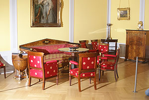 Sitzgruppe im Gelben Salon im Appartement der Großherzogin Stépahnie