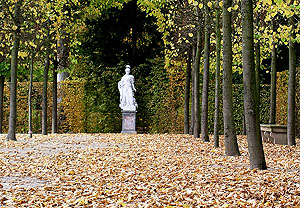 Schlossgarten Schwetzingen: Arkadengang und Minervastatue 