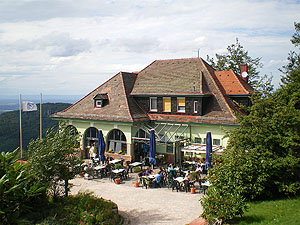 Baden-Baden, Bergstation der Merkurbergbahn mit Ausflugslokal. Bild: LaD/RPS