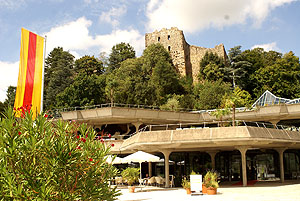 Badenweiler, Burg mit Kurhaus. Foto: kulturer.be