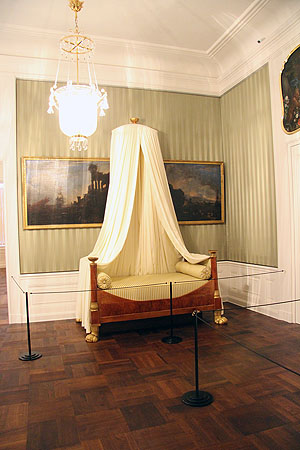 Schloss Bruchsal, Bett im Schlafzimmer der Markgräfin Amalie von Baden. Foto: kulturer.be