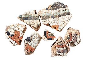 Fragmente eines römischen Mosaiks vom Schlossberg in Freiburg. © Archäologisches Museum Colombischlössle - Städtische Museen Freiburg. Foto: Axel Killian.