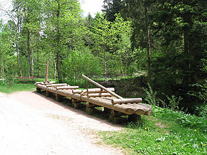 Nachgebautes Floß in Kinzigtal bei Alpirsbach (Landkreis Freudenstadt)