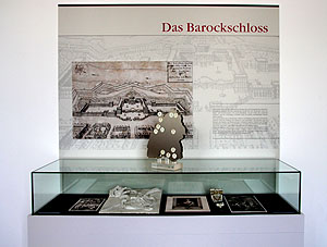 Im neuen Ausstellungsraum "Das Schloss durch die Jahrhunderte". Ausstellungsgruppen "Das Barockschoss" und "Alltägliches"