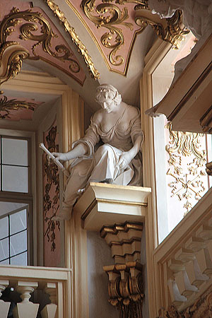 Stuckfigur im Ahnensaal des Rastatter Schlosses. Foto: kulturer.be