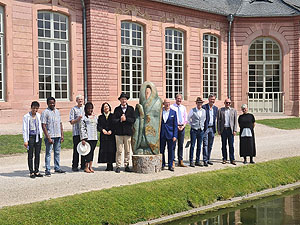 Eröffnung der Ausstellung Cahpungu. tories in Stone - An African Perspective of Familiy vor der Orangerie des Schwetzinger Schlossgartens. Foto: Sabrina Becker, SSG