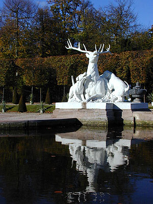 Hirsch aus der Hirschgruppe im Schwetzinger Schlossgarten. Peter Anton von Verschaffelt, 1766. Foto: kulturer.be