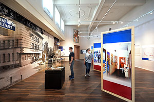 Blick in die Ausstellung „Rendezvous. Frankreichs Militär in der Pfalz 1945-1999“. Bild: Historisches Museum der Pfalz/Foto: Klaus Landry