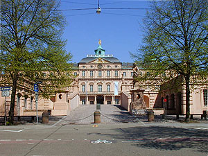 Schloss Rastatt, Ehrenhof mit Corps de Logis. Foto: kulturer.be