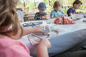 Osterferienprogramm: Tägliche Mitmachaktionen warten beim Osterferienprogramm auf die jungen Museumsbesucher. Foto: Schwarzwälder Freilichtmuseum Vogtsbauernhof, Hans-Jörg Haas