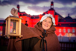 Advent in Schwetzingen: Stadtführerin bei der Arbeit.
