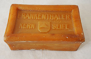 Frankenthaler Kernseife aus der Produktion der um 1880 gegründeten Seifen-Fabrik von Samuel Mohr.