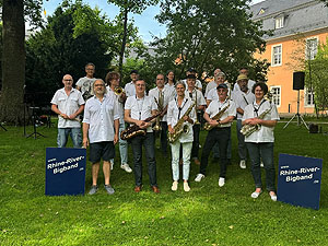 Die Rhine River Big Band im Schlossgarten. 