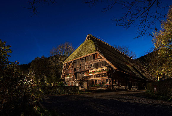 Am Sonntag, den 4. November, verabschiedet sich das Schwarzwälder Freilichtmuseum Vogtsbauernhof mit einem stimmungsvollen Programm in die Winterpause. Foto: Schwarzwälder Freilichtmuseum Vogtsbauernhof